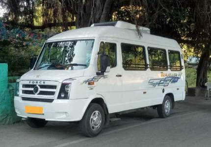 17 Seater Tempo Traveller